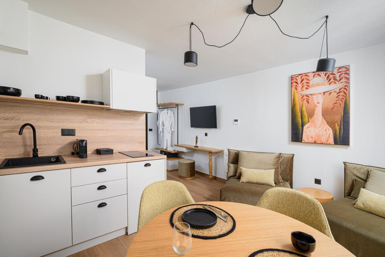 Casa Di Gaga Luxury Suites 罗希姆诺 外观 照片